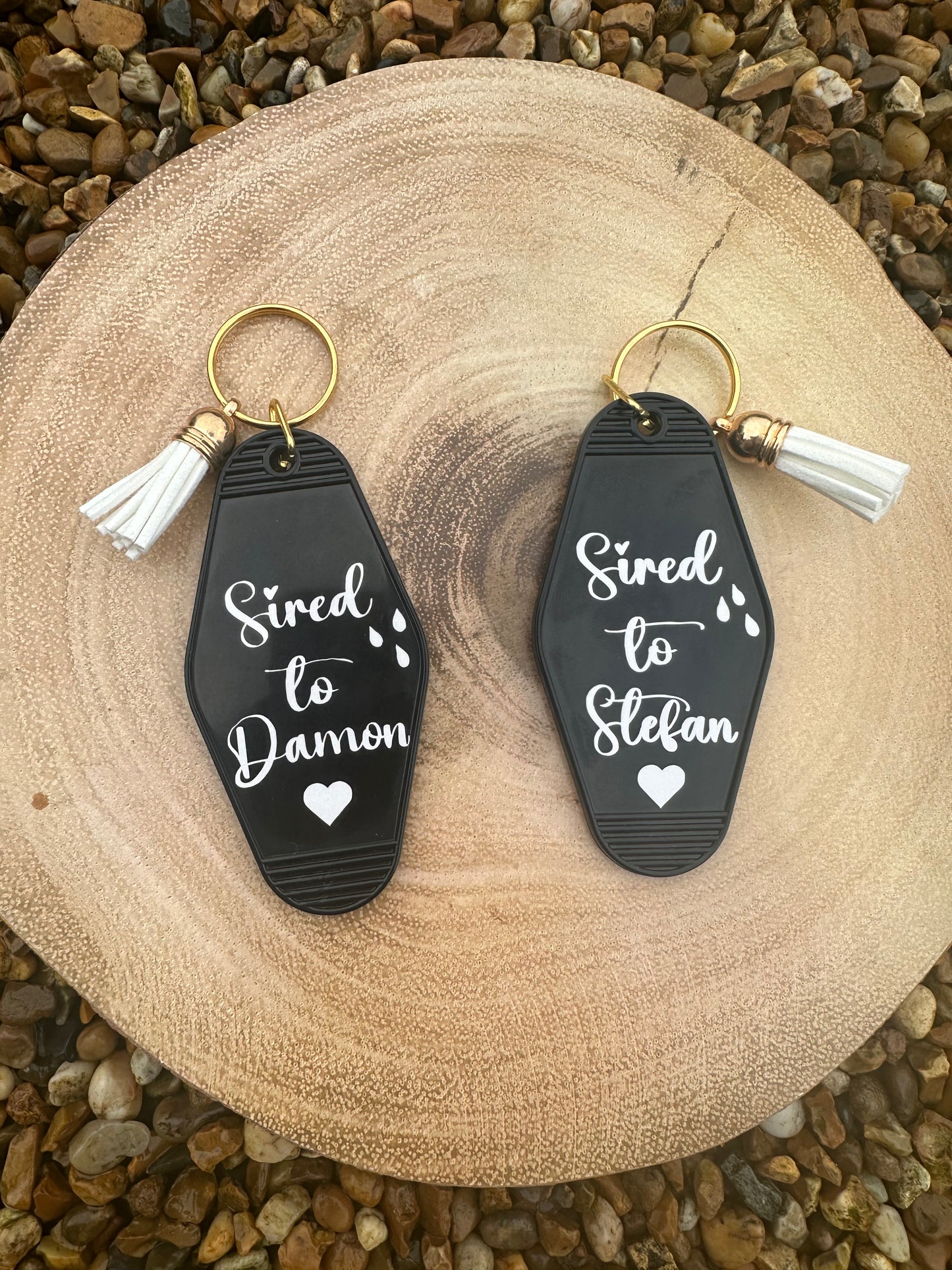 Vampire diaries motel keyrings